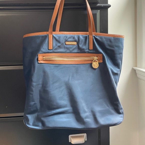 Michael Kors Medium/Large sized tote bag - Picture 1 of 4